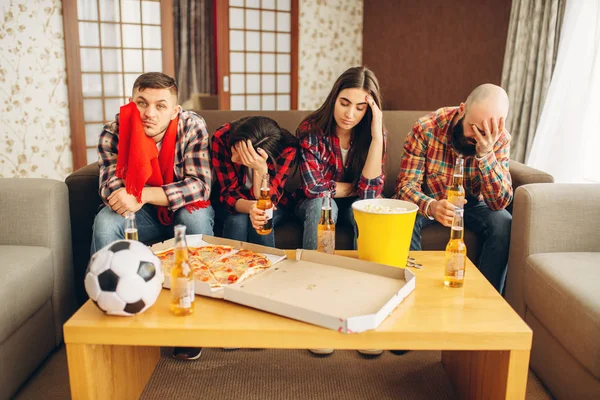 Los Fanáticos Del Fútbol Tristemente Esperan Transmisión Televisión Casa Grupo — Foto de Stock