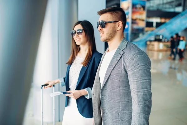 Passagers Classe Affaires Avec Bagages Aéroport Homme Affaires Femme Affaires — Photo