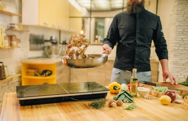 Male Chef Cooking Meat Vetables Frying Pan Kitchen Man Preparing — Stock Photo, Image