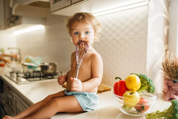 Female Kid Tastes Melted Chocolate Pastry Preparation Cute Little Girl — Stock Photo, Image