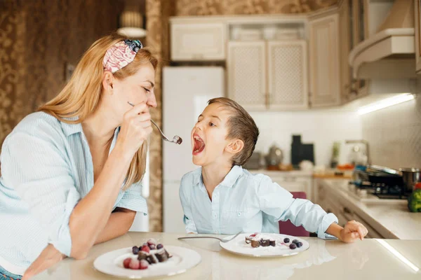 Young Mother Her Kid Tasting Chocolate Pastry Cute Woman Little — Stock Photo, Image