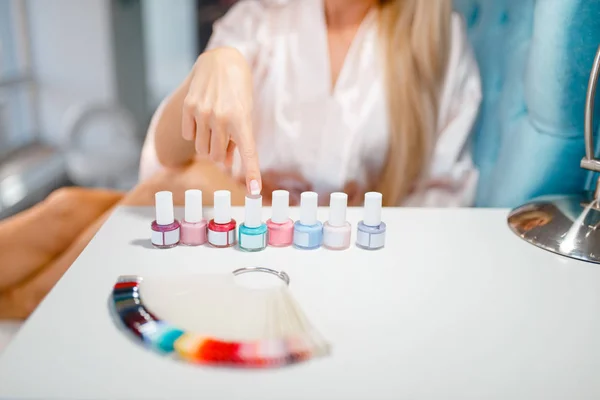Female Customer Choosing Nail Varnish Beauty Shop Professional Manicure Pedicure — Stock Photo, Image