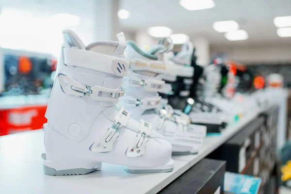 Fila Botas Esquí Snowboard Tienda Deportes Primer Plano Nadie Invierno — Foto de Stock