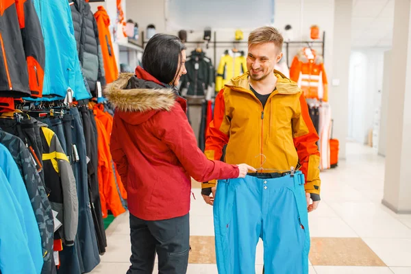 Couple Buying Skiing Snowboarding Equipment Shopping Sports Shop Winter Season — Stock Photo, Image
