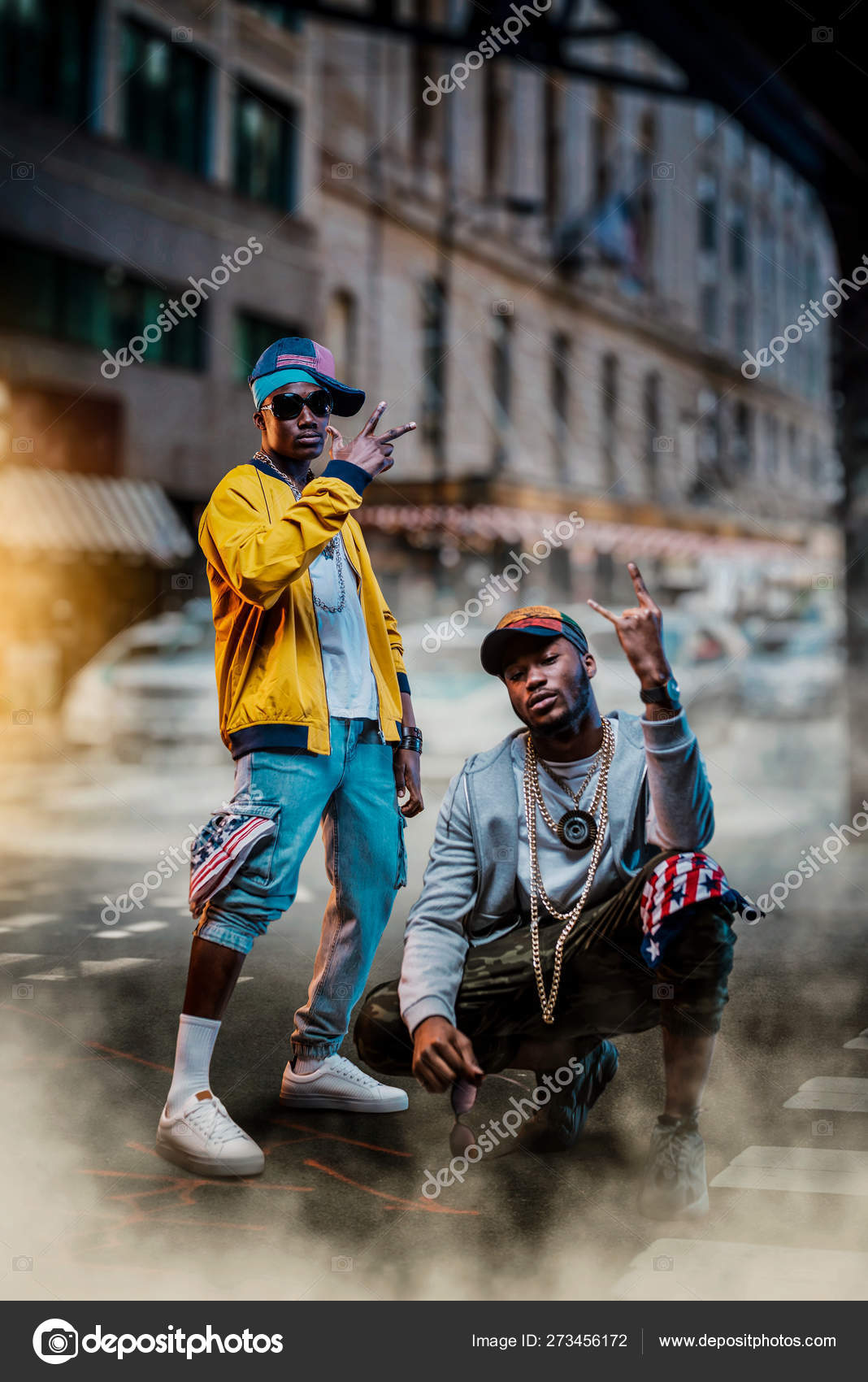 Dos Raperos Africanos Gorras Calle Ciudad Fondo Artistas Rap