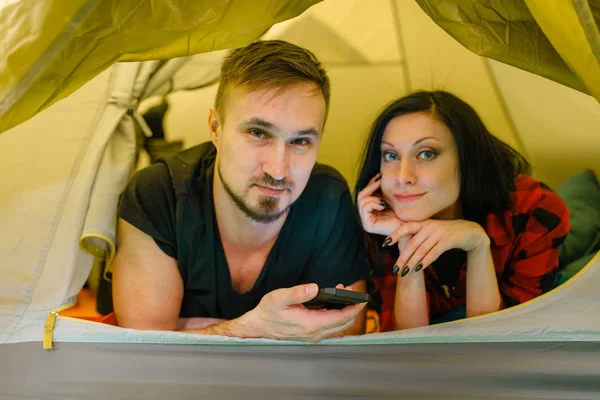 Çift Telefon Turist Çadırı Spor Mağazasında Müşteriler Yatıyor Aktif Eğlence — Stok fotoğraf