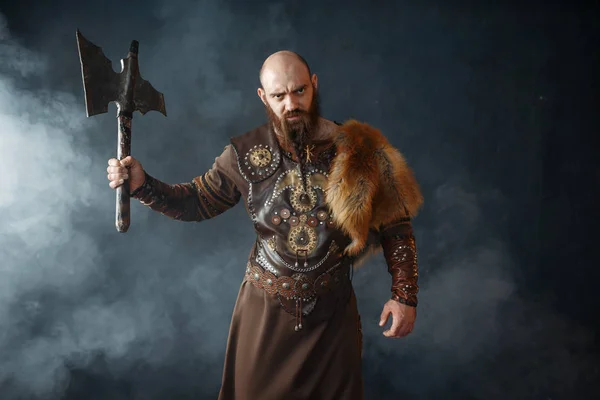 Rozzuřený Vikingové Sekyrou Bojový Duch Barbarský Obraz Starověký Bojovník Dýmu — Stock fotografie
