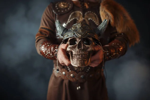 Viking Dressed Traditional Nordic Clothes Holds Human Skull Helmet Barbarian — Stock Photo, Image