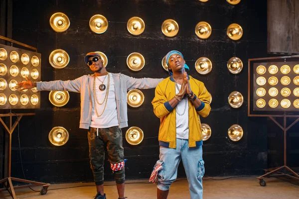 Two African Rappers Caps Artists Poses Stage Spotlights Background Rap — Stock Photo, Image