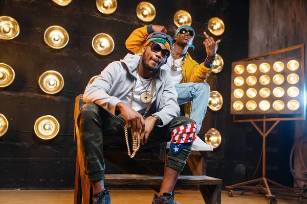 Two African Rappers Sitting Steps Perfomance Stage Spotlights Background Rap — Stock Photo, Image