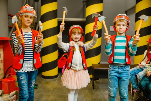 Kinderen Helmen Uniform Met Gereedschap Handen Spelen Brandweerman Speelkamer Binnen — Stockfoto