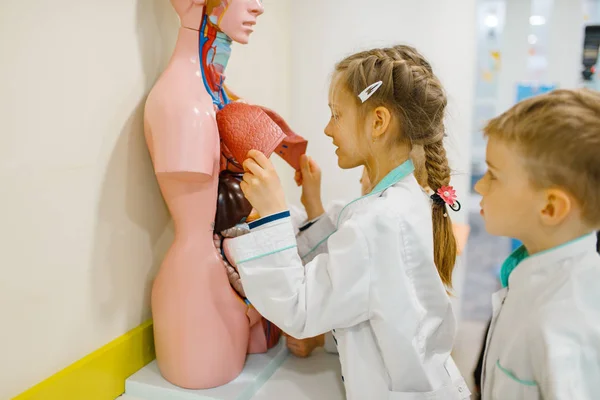 Schattig Meisje Jongen Uniform Met Stethoscoop Spelen Arts Speelkamer Kid — Stockfoto