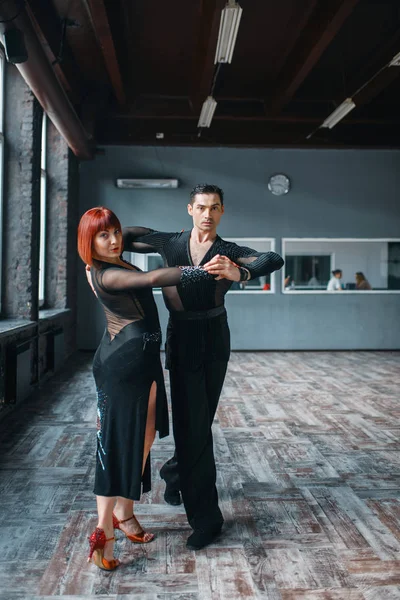 Pareja Elegante Entrenamiento Baile Balrom Clase Parejas Femeninas Masculinas Pareja — Foto de Stock