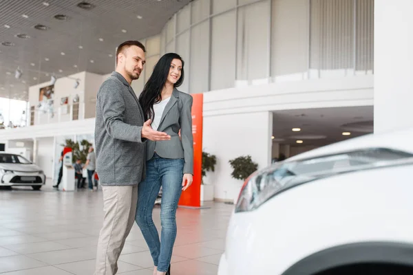 Happy Couple Buying New Car Showroom Male Female Customers Choosing — Stock Photo, Image