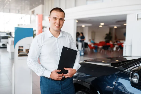 Salesman Shows New Car Showroom Male Customer Buying Vehicle Dealership — Stock Photo, Image