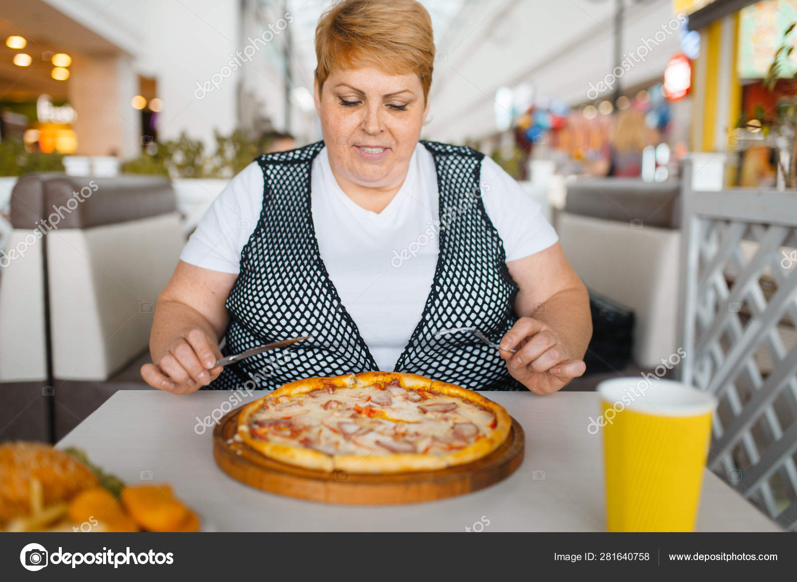 maddy_b passe Générale (1) Depositphotos_281640758-stock-photo-fat-woman-eating-pizza-fastfood