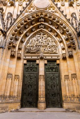Katedral kilise girişi, Prag, Çek Cumhuriyeti, Avrupa. Avrupa kenti, seyahat ve turizm için ünlü bir yer