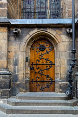 Kalede kapı, antik Avrupa kenti, hiç kimse. Yaz turizmi ve seyahatleri, ünlü Avrupa simgeleri, popüler yerler