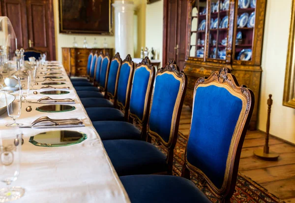 Yemek Odası Masanın Üzerinde Alet Avrupa Müzesi Hiç Kimse Eski — Stok fotoğraf