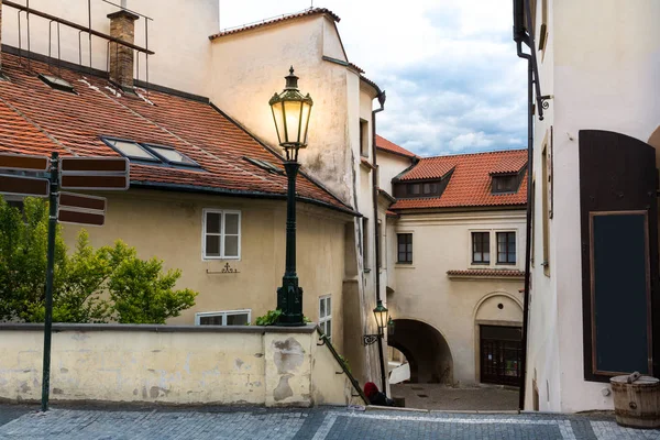 古欧洲小镇的小巷 没有人 夏季旅游和旅游 著名的欧洲地标 热门地点 — 图库照片