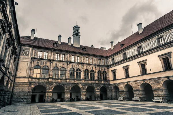 Alter Steinerner Burghof Europa Mittelalterliche Europäische Architektur Berühmte Orte Für Stockbild