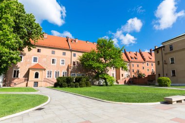 Wawel kale kulesi, Krakow, Polonya. Antik mimari binaları ile Avrupa kenti, seyahat ve turizm için ünlü bir yer
