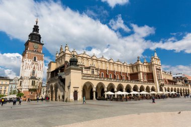 Pazar meydanında antik Çarşı Binası, Krakow, Polonya. Antik mimari binaları ile Avrupa kenti, seyahat ve turizm için ünlü bir yer