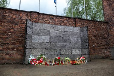 Ateş duvarı, Alman toplama ölüm kampı Auschwitz Ii, Birkenau, Polonya. Yahudi halkının Nazi soykırımı kurbanları Müzesi