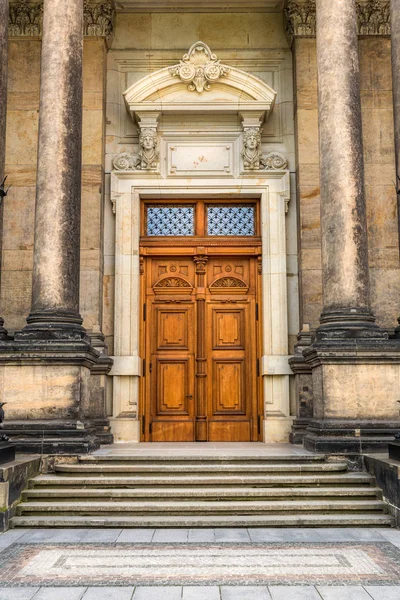 Budovy Fasády Starých Dřevěných Dveří Starověké Architektury Starého Evropského Města — Stock fotografie