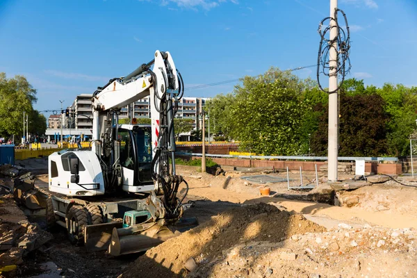 Site Construction Sur Rue Vieille Ville Européenne Pelle Sur Tas — Photo