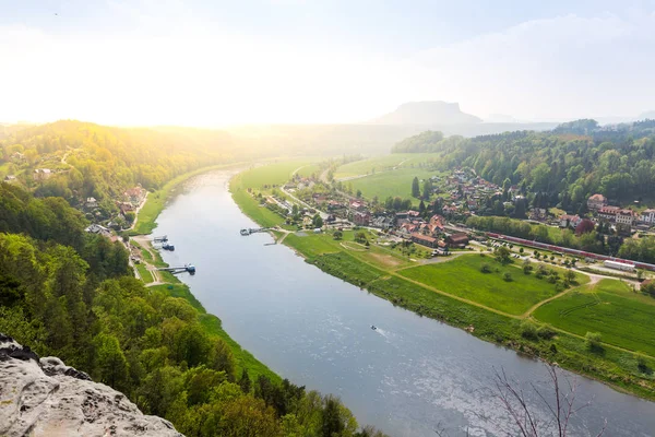 Alemania Ciudad Provincial Bosque Verde Río Elba Vista Desde Montaña — Foto de Stock