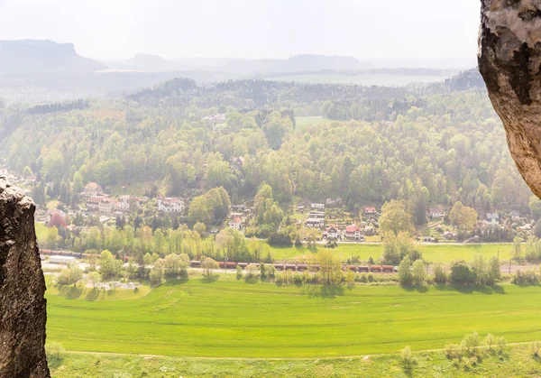 Duitsland Gezellige Provinciale Stad Aan Rivier Elbe Uitzicht Vanaf Bergen — Stockfoto