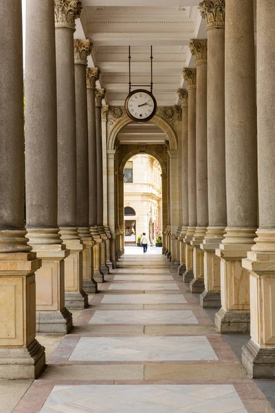 Antiguo Edificio Con Columnas Piedra Karlovy Vary República Checa Europa —  Fotos de Stock