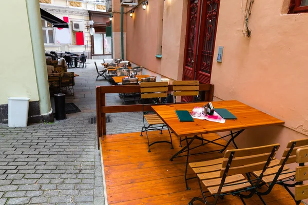 Accogliente Caffè All Aperto Nel Vicolo Karlovy Vary Repubblica Ceca — Foto Stock