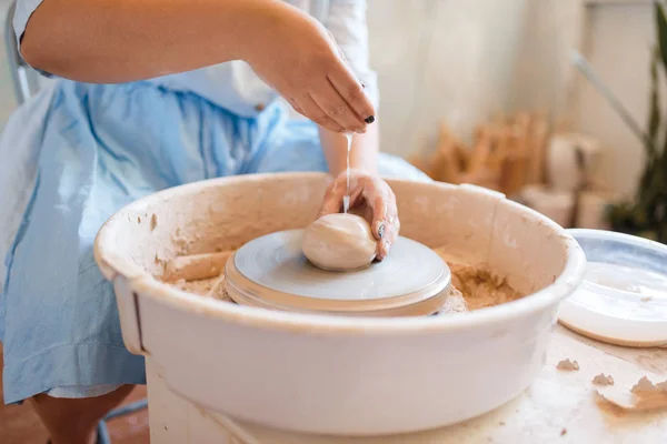 Female Potter Hands Works Pottery Wheel Woman Molding Pot Handmade — Stock Photo, Image