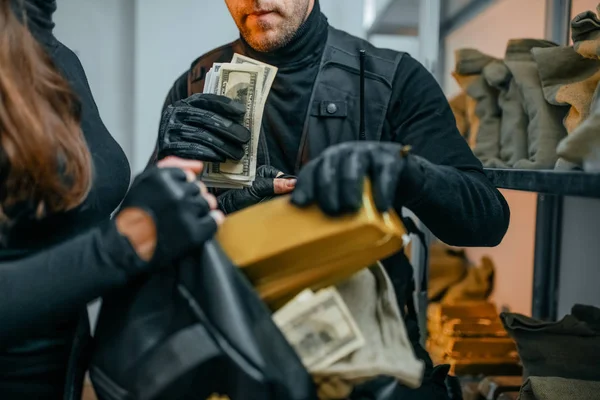 Århundradets Bankrån Två Rånare Svart Uniform Hackade Valvet Brottsyrke Stöldbegrepp — Stockfoto