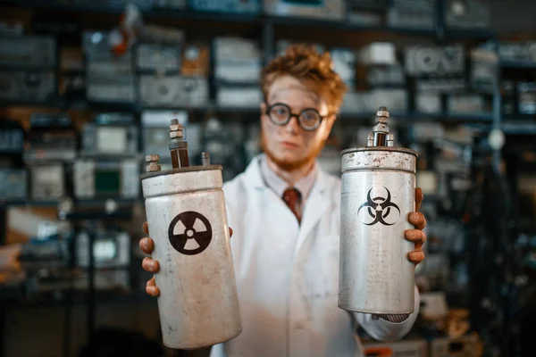 Strange Scientist Holds Radiation Materials His Hands Dangerous Test Laboratory — Stock Photo, Image