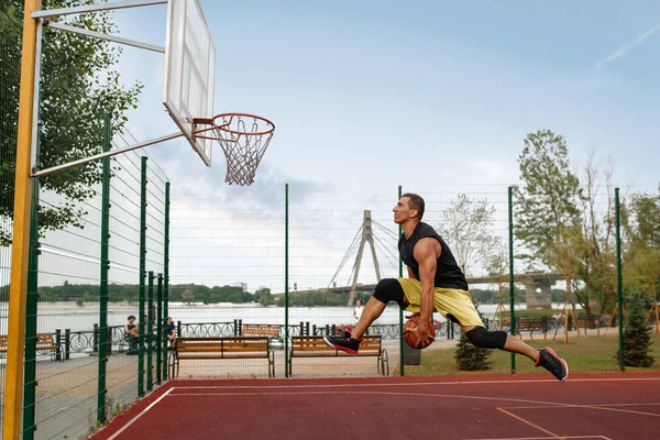 Basketball Player Makes Throw Shoot Jump Outdoor Court Male Athlete — Stock Photo, Image