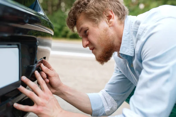 Auto Pech Jongeman Genaaid Sleephaak Gebroken Auto Probleem Met Het — Stockfoto