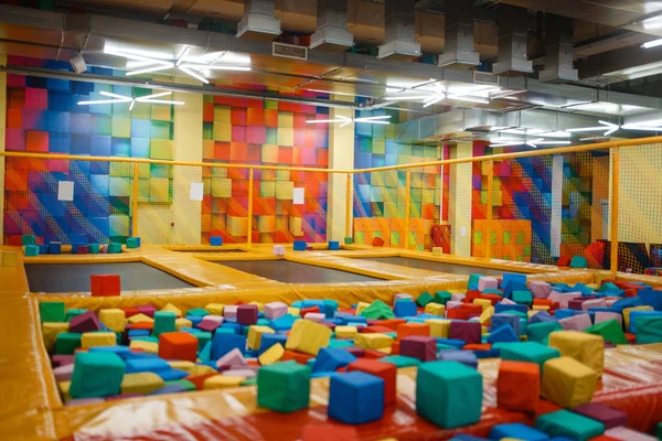 Trampoline Pour Enfants Cubes Doux Sur Aire Jeux Dans Centre — Photo