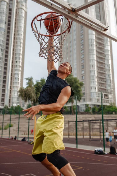 Basketball Ball Hits Basket Outdoor Nobody Streetball Sport Game Concept — Stock Photo, Image
