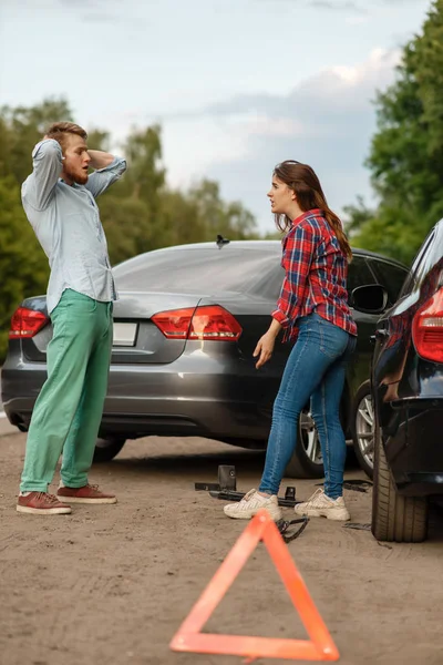 Car Accident Road Man Woman Sorted Out Automobile Crash Emergency — Stock Photo, Image