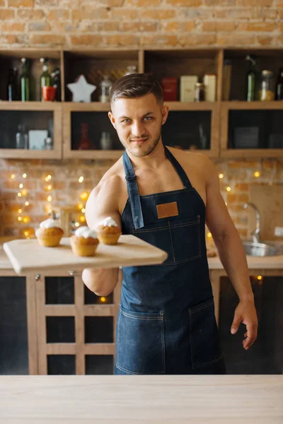 Nude Husband Apron Holds Tray Sweet Dessert Kitchen Naked Male — Stock Photo, Image