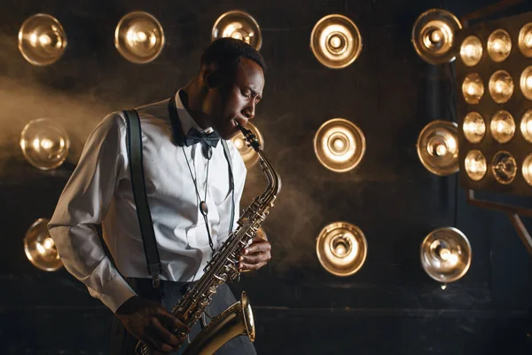 Male Jazzman Plays Saxophone Stage Spotlights — Stock Photo, Image