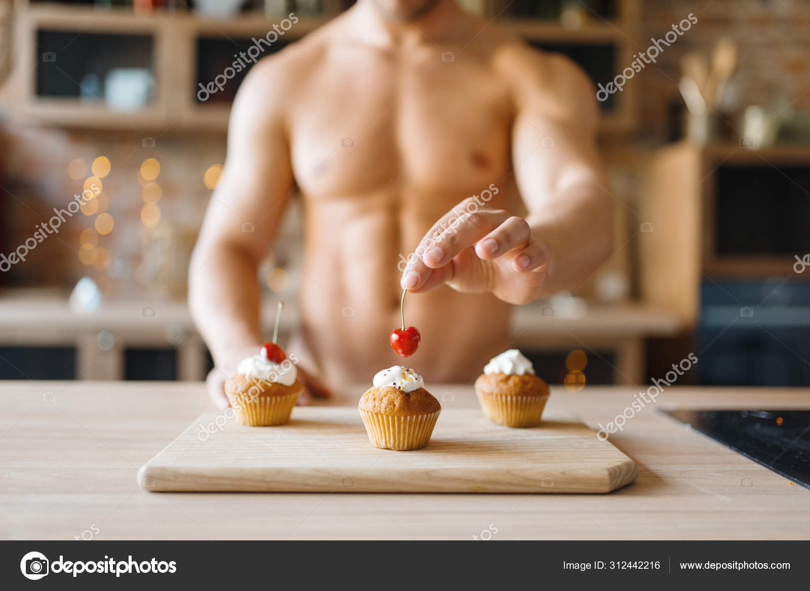 ヌードクッキング Man Naked Body Cooking Cakes Cherry Kitchen Nude Male Person — ストック写真 ©  Nomadsoul1 #312442216
