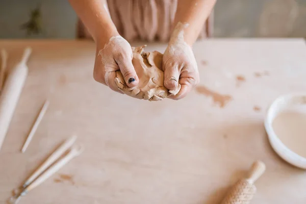 Female Master Shaping Clay Pottery Workshop Woman Molding Working Material — Stock Photo, Image