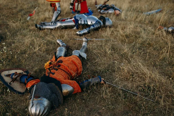 Viejo Caballero Medieval Con Armadura Balancea Espada Gran Batalla Blindado — Foto de Stock