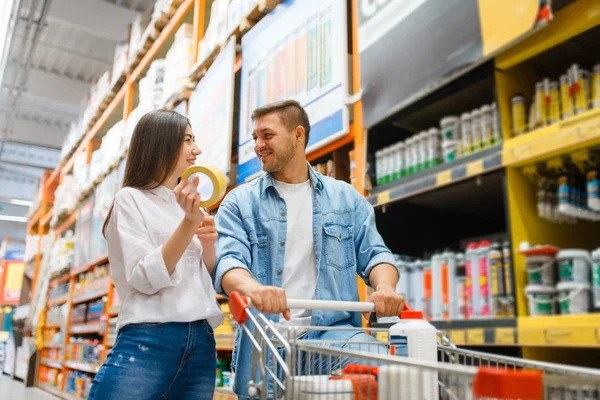 Couple Cart Buying Building Materials Hardware Store Customers Look Goods — Stock Photo, Image