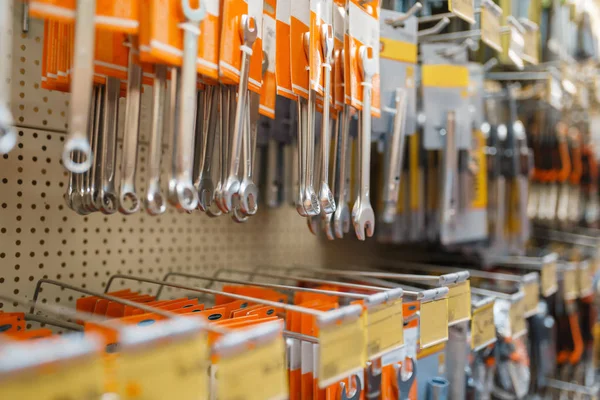 Hardware Store Assortment Shelf Wrenches Nobody Building Materials Tools Choice — Stock Photo, Image