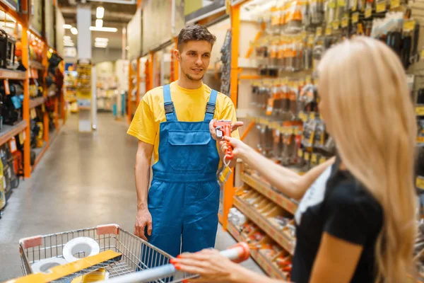 Consultant Vrouwelijke Koper Ijzerwinkel Verkoper Uniform Vrouw Diy Shop Winkelen — Stockfoto